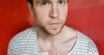 Rafe Spall tournage Number 10 Londres -poster